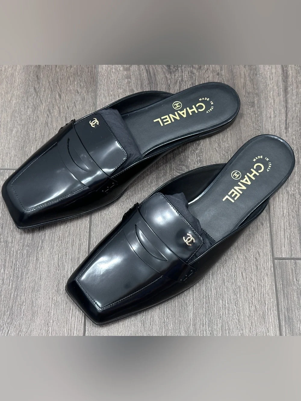 CHANEL NEW 2026 Black Patent Leather Slip-On Loafers SLIDES Gold CC HW size 38 - Picture 8 of 14